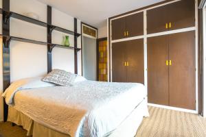 Una cama o camas en una habitación de Gavà Beach Apartment