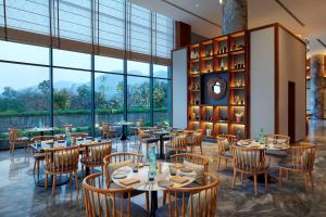 Restaurace v ubytování Hyatt Regency Dehradun Resort and Spa