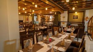 Ristorante o altro punto ristoro di Hotel Kanishka Manali - 200m from Mall Road