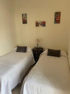 A bed or beds in a room at APARTAMENTO TURÍSTICO VEGA HOUSE