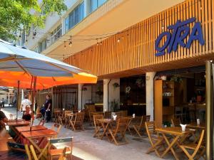 Un restaurant sau alt loc unde se poate mânca la Mar de Copacabana - Praia