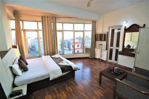 Köök või kööginurk majutusasutuses Mahadev Hotel and Resorts