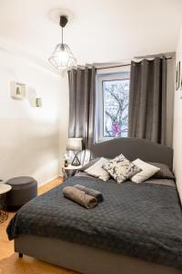 Posteľ alebo postele v izbe v ubytovaní ClickTheFlat Constitution Square Apart Rooms