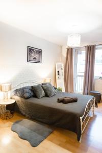 Posteľ alebo postele v izbe v ubytovaní ClickTheFlat Constitution Square Apart Rooms