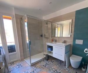 a bathroom with a shower and a sink and a toilet at Du bonheur et du bon air à Banyuls ! in Banyuls-sur-Mer +19 photos