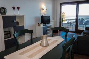 Televízia a/alebo spoločenská miestnosť v ubytovaní Miami APARTAMENTO CORI