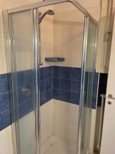 A bathroom at Sun Lake Iseo apartment
