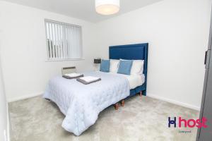 Posteľ alebo postele v izbe v ubytovaní Host Liverpool - Riverside Retreat by centre with private parking