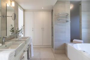 Ванная комната в Elies Resorts