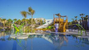Bazén v ubytování Alannia Salou nebo v jeho okolí