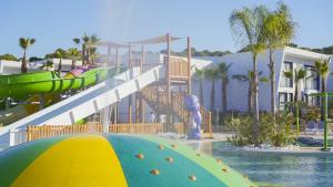 Bazén v ubytování Alannia Salou nebo v jeho okolí