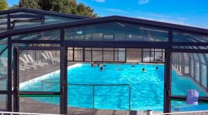 Bazén v ubytovaní Camping le Dolmen, Carnac, Morbihan alebo v jeho blízkosti