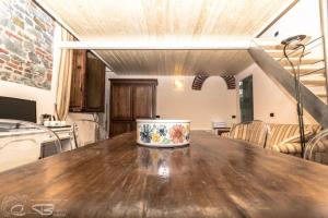 A television and/or entertainment centre at Beautiful Suite By Villa Il Mosaico