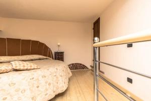 A bed or beds in a room at Beautiful Suite By Villa Il Mosaico Még 6 kép