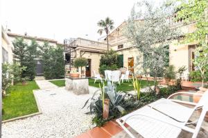 A garden outside Beautiful Suite By Villa Il Mosaico