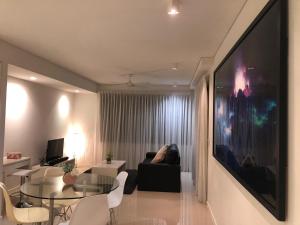 een woonkamer met een bank en een glazen tafel bij One-bed apartment at Darwin Waterfront Precinct in Darwin