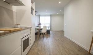 A kitchen or kitchenette at Clauhomes Vista Al Mar