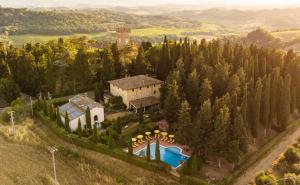 an aerial view of a house with a pool and trees at Relais Villa La Cappella in Montespertoli