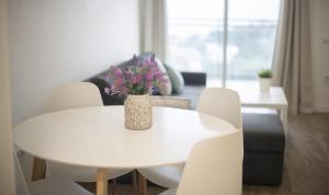 A seating area at Clauhomes Vista Al Mar