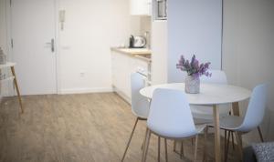 A kitchen or kitchenette at Clauhomes Vista Al Mar