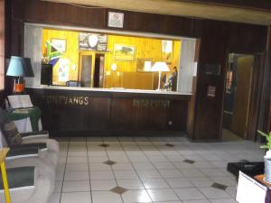 una hall di un ristorante con sala d'attesa di Keimoes Hotel a Keimoes
