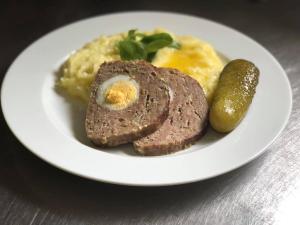Jedlo v penzióne alebo blízkom okolí
