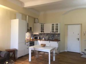A kitchen or kitchenette at Amor Fati