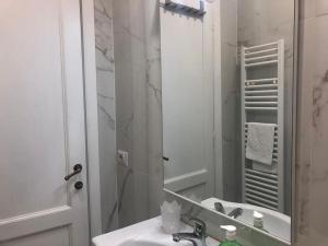 A bathroom at Amor Fati