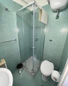 a bathroom with a shower with a toilet and a sink at supportico home in Naples