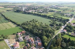 Een luchtfoto van Camping Aquileia