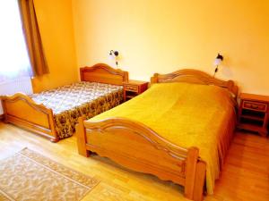 A bed or beds in a room at Horváth Vendégház