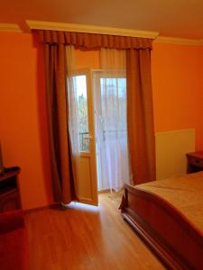 A bed or beds in a room at Horváth Vendégház