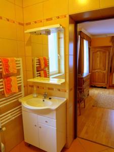 A bathroom at Horváth Vendégház