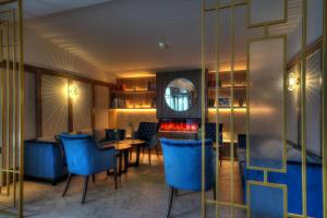 Ruang duduk di The Parkview Hotel