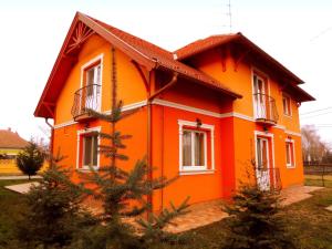 The building in which a vendégházakat is located