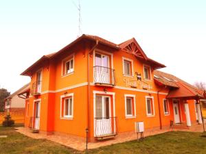 The building in which a vendégházakat is located