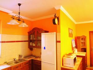 A kitchen or kitchenette at Horváth Vendégház