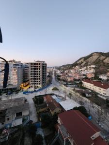 Photo de la galerie de l'établissement Marina Beach Apartment 3, à Vlorë