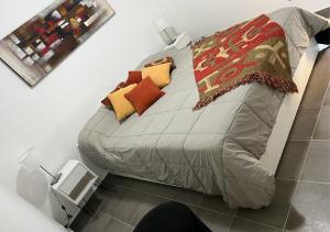 Una cama o camas en una habitación de Departamento Torre Natania Godoy Cruz