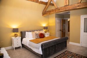 a bedroom with a large bed in a room at Stable Cottage in Ashbourne