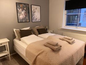 two beds sitting next to each other in a bedroom at Downtown North Apartment in Akureyri
