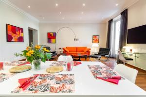 Posedenie v ubytovaní Market Square 2 bedrooms 2 baths AC private garage