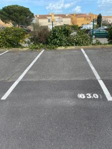 Photo de la galerie de l'établissement Joli appartement mezzanine avec parking et wifi La Roquille, au Cap d'Agde