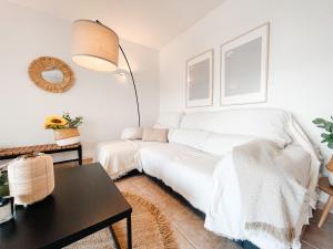 A bed or beds in a room at A un paso de la playa con piscina privada
