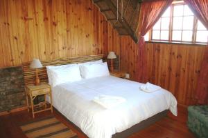 Postel nebo postele na pokoji v ubytování Myoli Beach Lodge