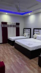 Giường trong phòng chung tại Al Atif Guest House