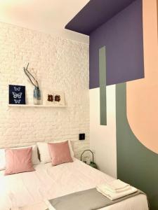 a bedroom with a bed with pink and purple walls at Stylish flat in Porta Romana-Fondazione Prada in Milan