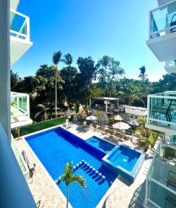 an aerial view of a swimming pool at a resort at Residencial Gran Palma in Acapulco