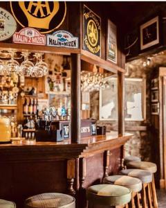 Lounge nebo bar v ubytování Téach Cara - 5 Bedroom - Culdaff