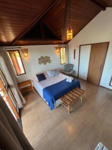 a bedroom with a bed and a wooden ceiling at Pousada Lá em Casa in Barra Grande